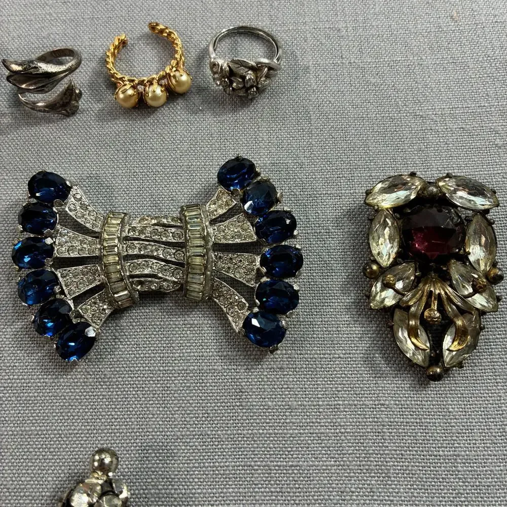 Vintage Costume Jewelry Lot Rhinestone Brooches Pins Rings Floral Portrait